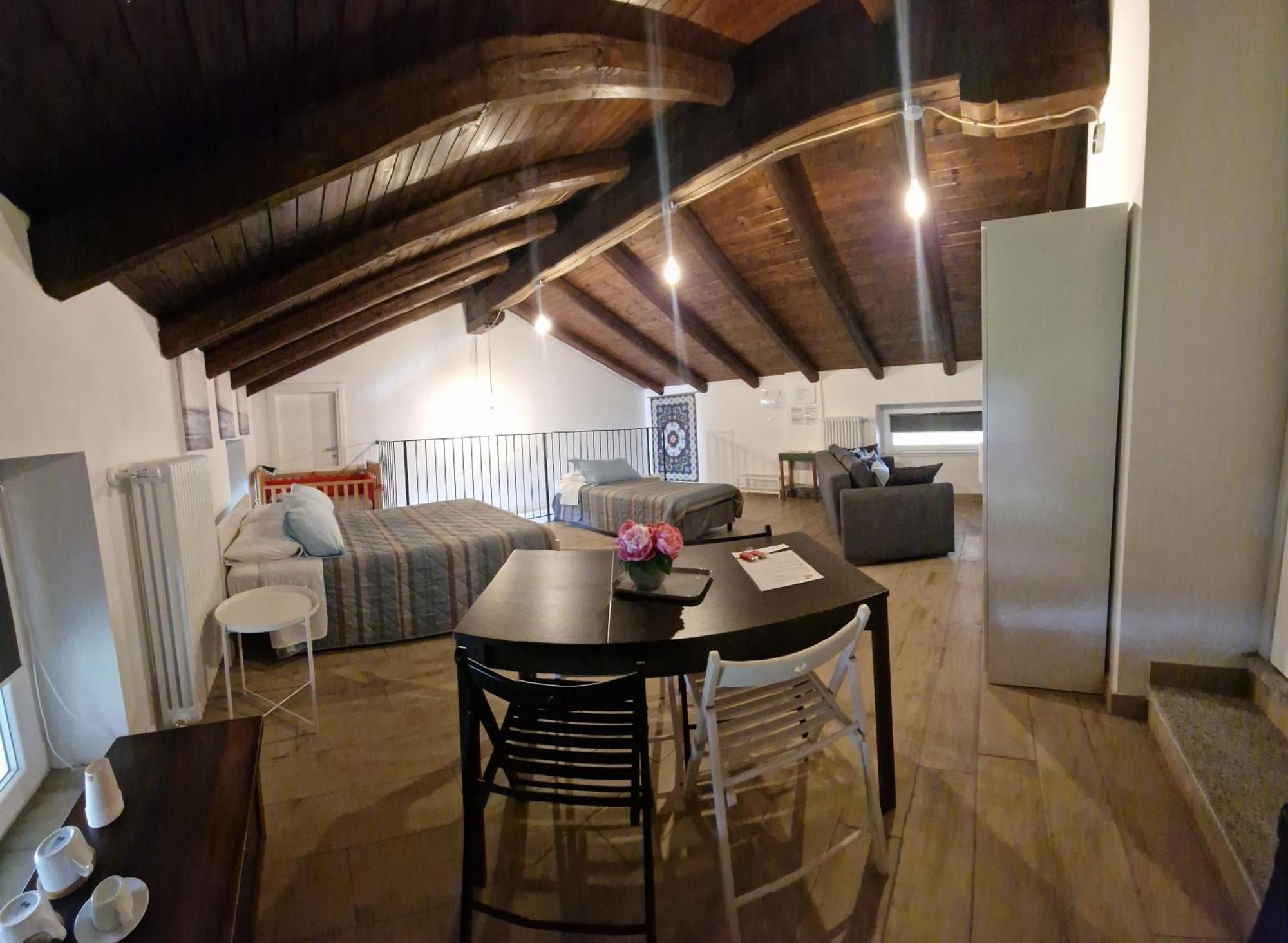 Bed and Breakfast La Tana Dei Corgi Moncrivello Экстерьер фото