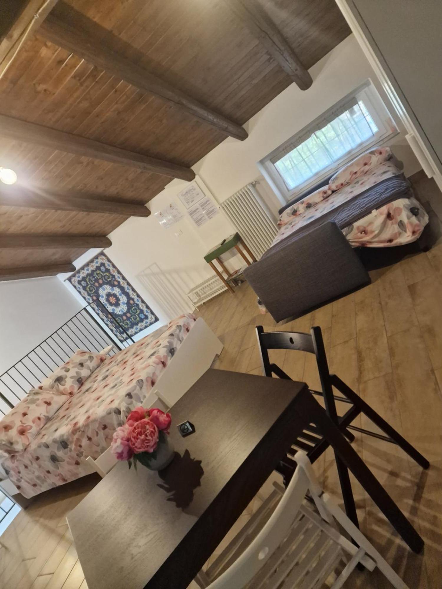 Bed and Breakfast La Tana Dei Corgi Moncrivello Экстерьер фото